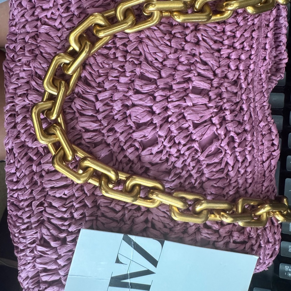 NWT ZARA Fuchsia Woven Clutch w/Chain Strap💕 - Picture 7 of 9